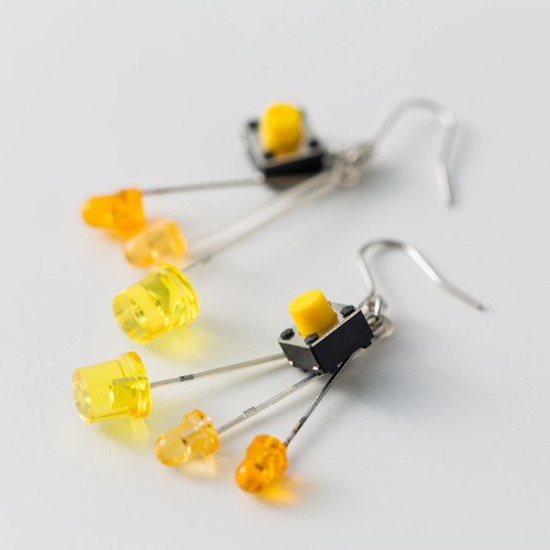 LED シャンデリアピアス