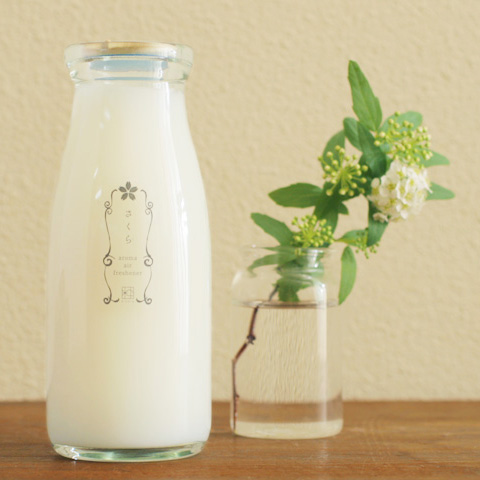 牛乳瓶に入った消臭芳香剤
