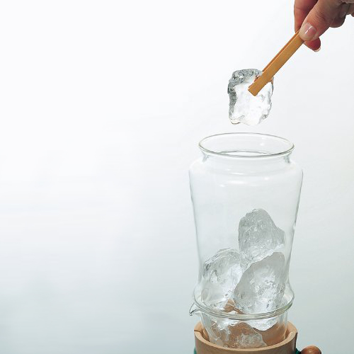 ハリオ氷出し茶ポット 氷を入れます
