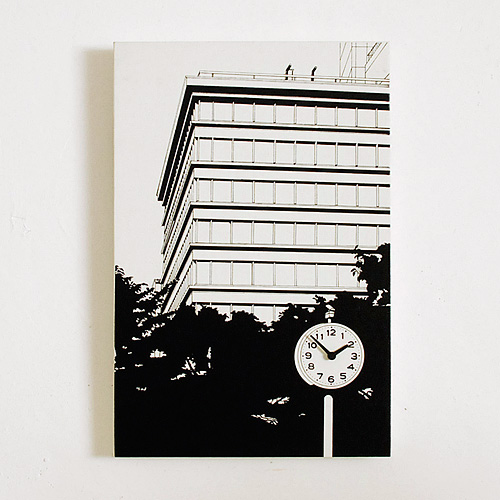 Canvasworks / ビルの見える公園