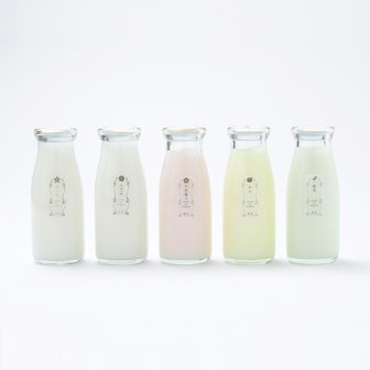 牛乳瓶に入った消臭芳香剤