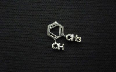 化学式ピアス(構造式デザインピアス)