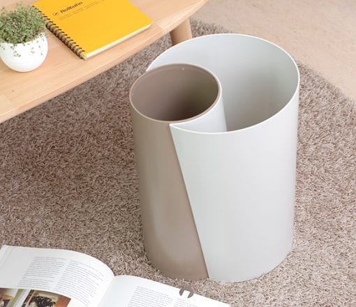 ハグをするゴミ箱Guh(グー)