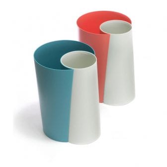 ハグをするゴミ箱Guh(グー)