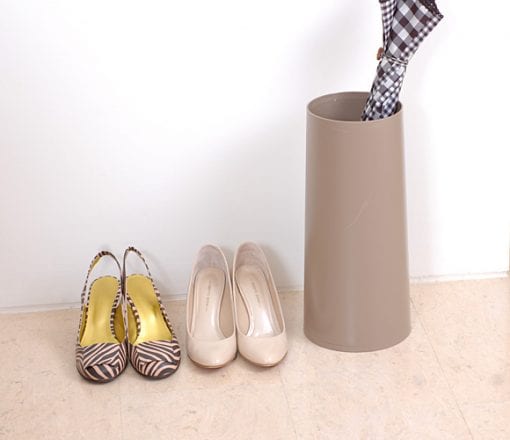 ハグをするゴミ箱Guh(グー)