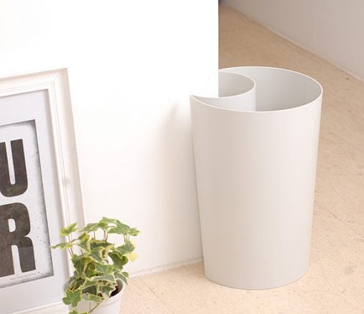 ハグをするゴミ箱Guh(グー)