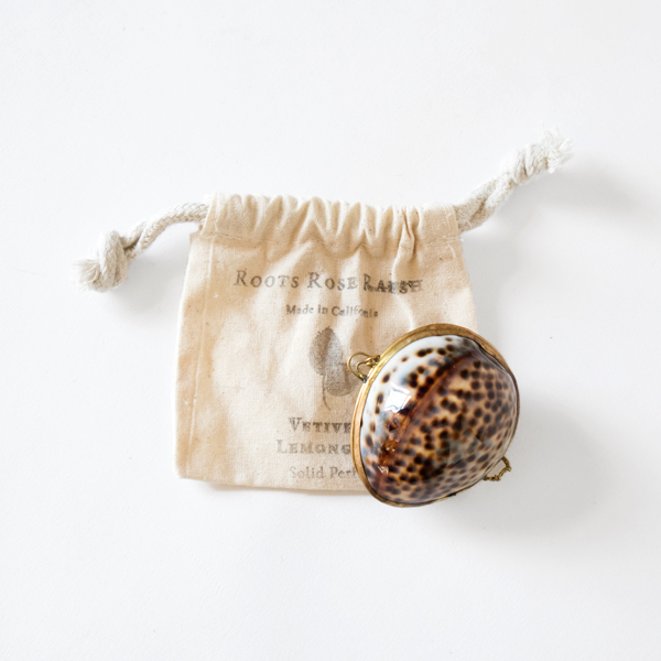 ルーツローズラディッシュ　貝殻の練り香水　ジャスミン＆クラリセージ
