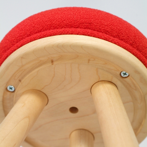 赤い帽子のキッチンスツール