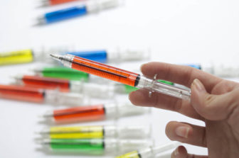 注射器型ボールペン