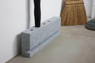 庵治石の傘立て