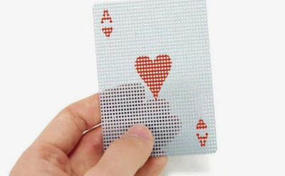 透けるトランプ