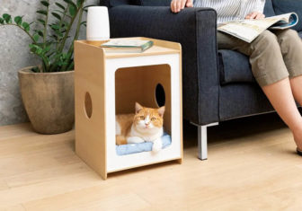 猫と一緒にくつろげるサイドテーブル