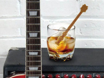 ギターの形が作れるアイストレー